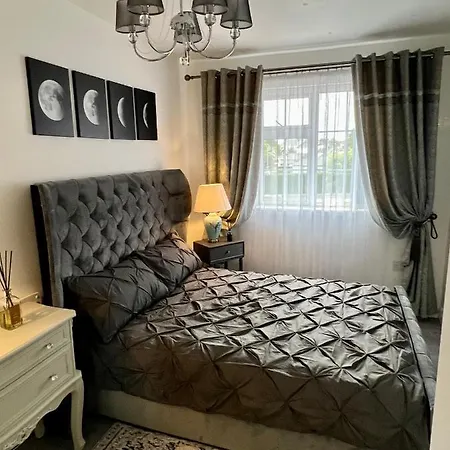 Lovely In Apartment *