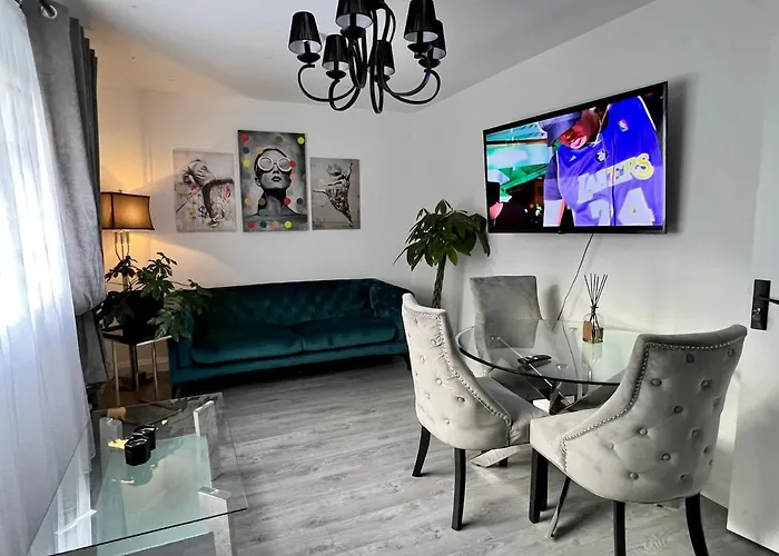 Апартаменты Lovely In